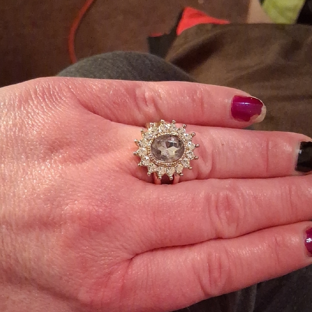Elegant Gold and Silver Women's Ring